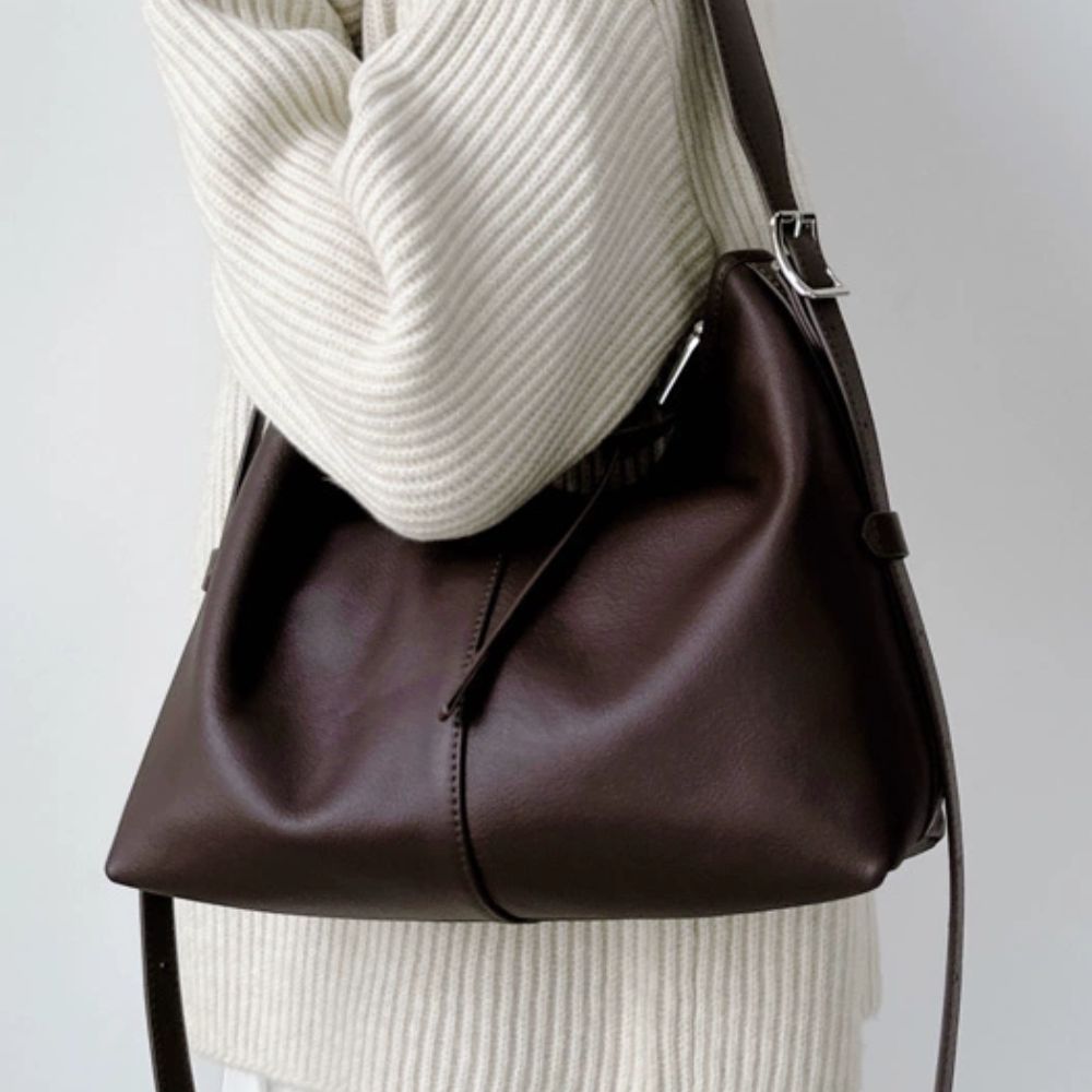 Athenna Bag – Genuine Leather - Spacious and elegant. A classic icon designed to elevate your everyday look.