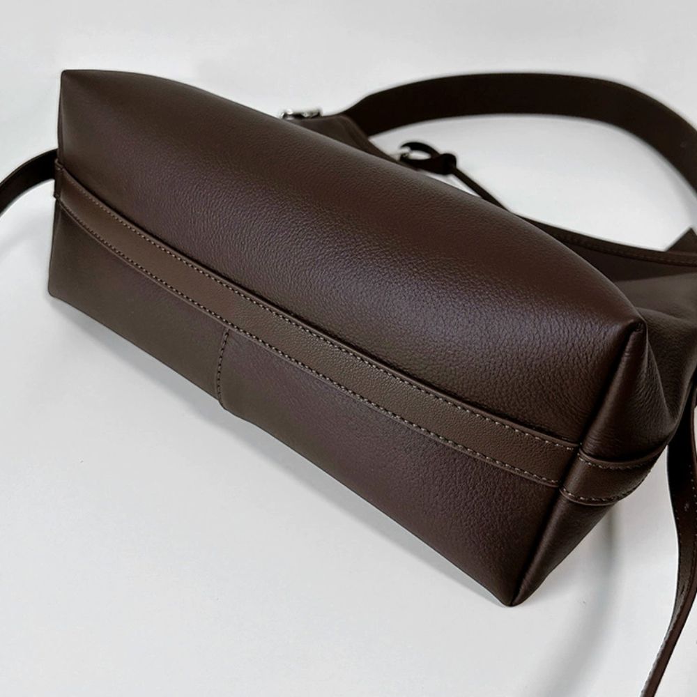 Athenna Bag – Genuine Leather - Spacious and elegant. A classic icon designed to elevate your everyday look.